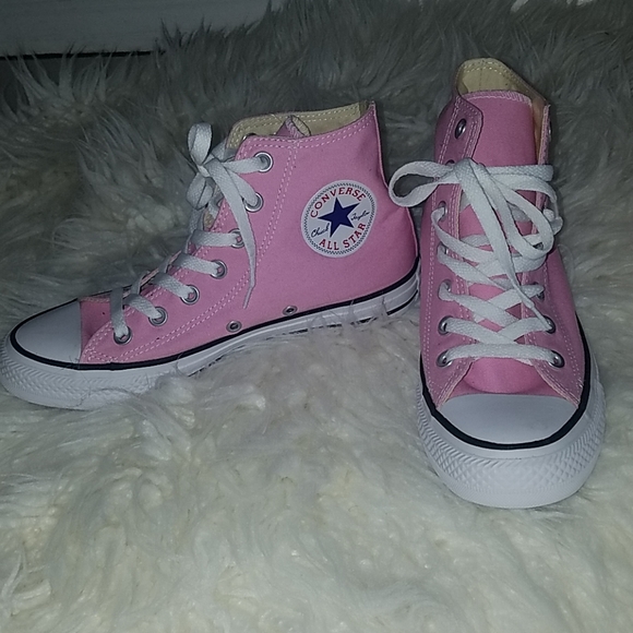 Pink converse size 7 NWT high tops - Picture 1 of 4